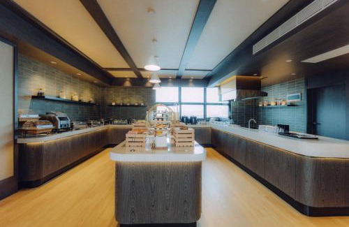 Haizhu Hotel | Discover Comfort at Guangzhou Shamian Island YATLAND Hotel