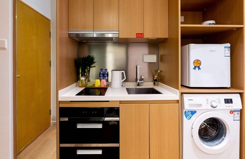 Yuexiu Apartment | Relax at Guangzhou Yu Apartment with Pool and Spa Amenities