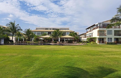 Centro Apartment | Explore Guarajuba Paraíso: Oceanfront Retreat with Hot Tub