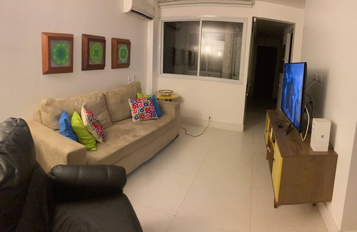 Centro Apartment | Guarapari Centro - Praia das Castanheiras Beach Front Air Conditioning and Wi-Fi