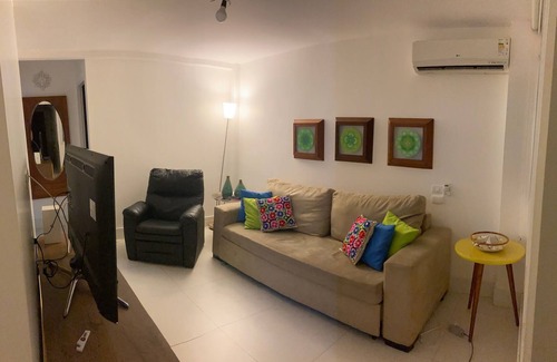 Centro Apartment | Guarapari Centro - Praia das Castanheiras Beach Front Air Conditioning and Wi-Fi