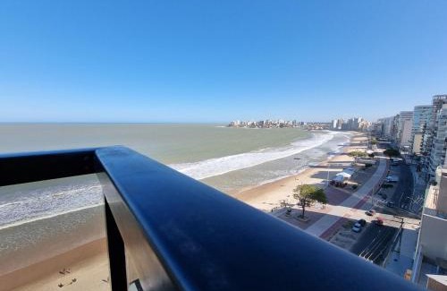 Praia do Morro Apartment | Oceanfront Guarapari Praia - Family-Friendly Retreat