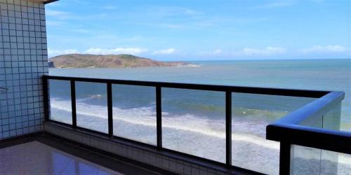 Praia do Morro Apartment | Oceanfront Guarapari Praia - Family-Friendly Retreat