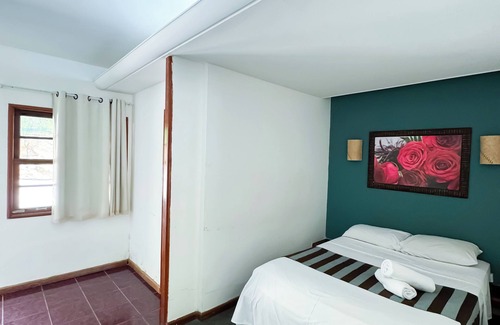 Itapebussu Hotel | Inviting Guarapousada: Pool, Spa & Breakfast Included