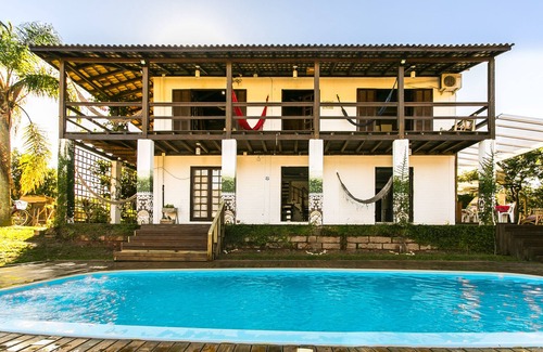 Pinheira House | Enchanting Guard Beach House with Private Pool & Spa