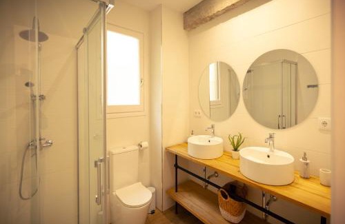 Logrono City Centre Apartment | Family-Friendly Getaway at Guardaviñas62 - 4-Star Retreat
