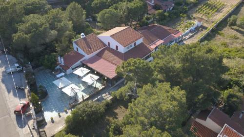 Carloforte Hotel | Exceptional Stay at Guardia dei Mori with Family-Friendly Amenities