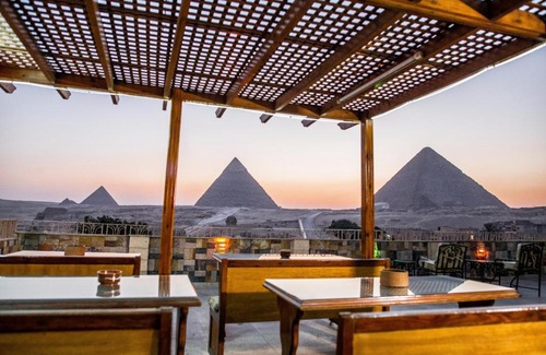 Giza Hostel | Welcoming Guardian Guest House: Family-Friendly & Breakfast Included