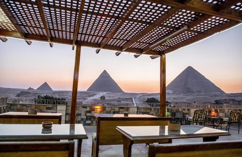 Giza Hostel | Welcoming Guardian Guest House: Family-Friendly & Breakfast Included