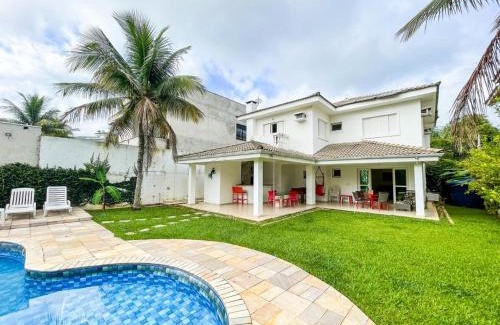 Jardim Acapulco House | Pet-Friendly Guarujá/Acapulco Cond with Oceanfront Views