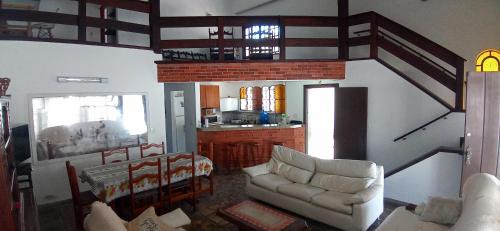 Balneario Praia do Pernambuco Villa | Oceanfront Retreat: Guarujá Mar with Pet-Friendly Perks