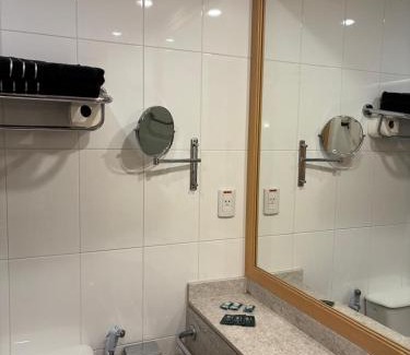 Guarulhos City Centre Hotel | Convenient Guarulhos Flat: Pool & Breakfast Near Airport