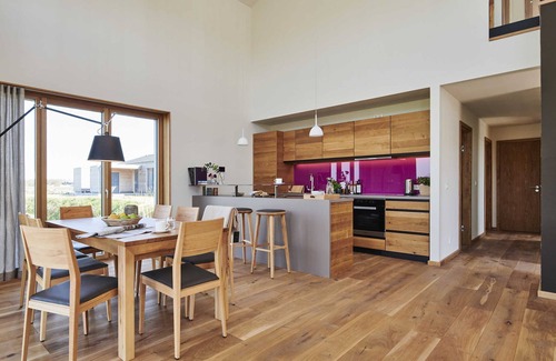 Westertilli House | Elegant Gud Jard Chalet No. 18 with Oceanfront Views
