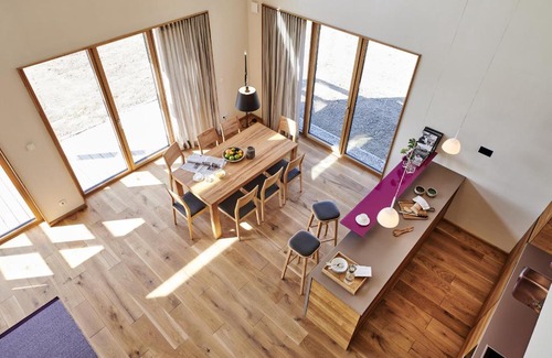 Westertilli House | Stylish Gud Jard Chalet Nr 18 - Family-Friendly Retreat