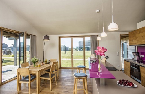 Westertilli House | Exclusive Gud Jard Lodge No. 12: Oceanfront Retreat Awaits