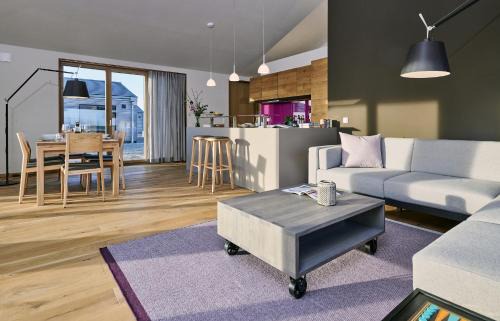 Westertilli House | Exquisite Gud Jard Lodge Nr 21 with Ocean View and Hot Tub
