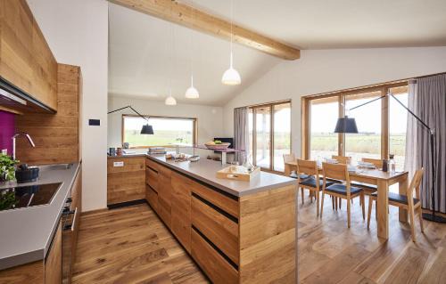 Westertilli House | Oceanfront Gud Jard Lodge Nr 29 - Design Retreat with Breakfast