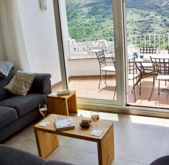 Guejar Sierra House | Guejar Sierra House: Breathtaking Views & Family-Friendly