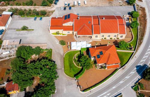 Lozovac Bed & Breakfast | Elegant Guest Accommodation at Atrium Gulin - Rated 9/10