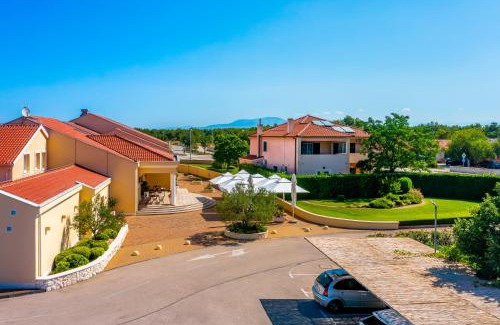 Lozovac Bed & Breakfast | Elegant Guest Accommodation at Atrium Gulin - Rated 9/10
