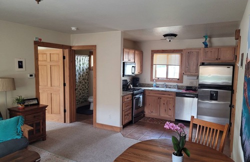 Ridgway Apartment | Perfect Guest Apartment in a Friendly Neighborhood