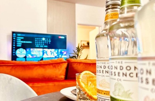 Cradley Apartment | Top-Rated Apartment 3: Family-Friendly Stay with Parking