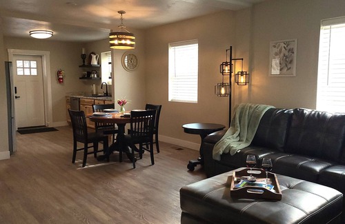 Kalispell House | Guest Rated 10/10: Cozy Cottage with Spa & Kitchen
