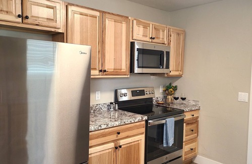 Kalispell House | Guest Rated 10/10: Cozy Cottage with Spa & Kitchen