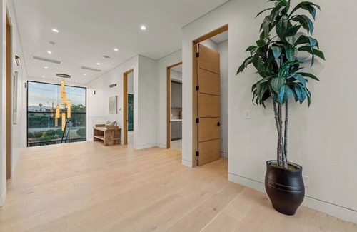 North Hollywood Villa | Guest Favorite- Very Spacious & Private Hi-Tech Modern Villa W/pool & more