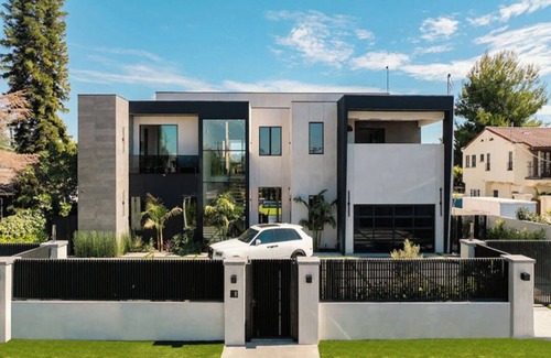 North Hollywood Villa | Guest Favorite- Very Spacious & Private Hi-Tech Modern Villa W/pool & more