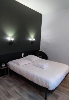 Neris-les-Bains Apartment | Cozy Guest Home in Prime Location, Rated 8.6/10