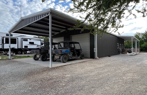 Graham House | Top-Rated Guest Home with Ocean View on Lake Godstone