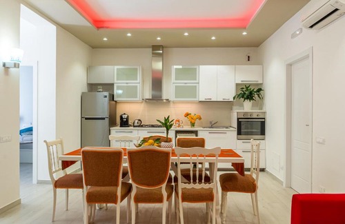 Villagonia House | Oceanfront Retreat Guest Home RoSe with 9.4/10 Rating