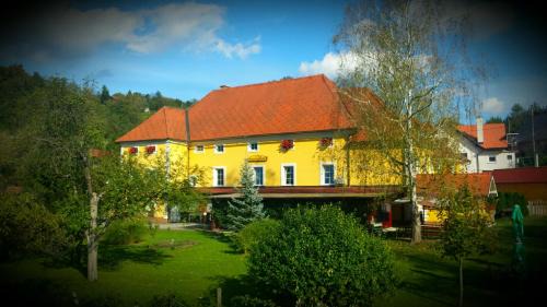 Lasko House | Guest House Čater: Pet-Friendly Retreat with Breakfast Included