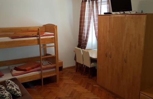 Lasko House | Guest House Čater: Pet-Friendly Retreat with Breakfast Included