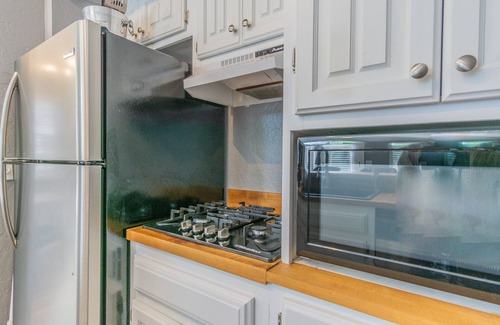 Norman House | Premier Guest House Near OU Campus with Pool & Spa
