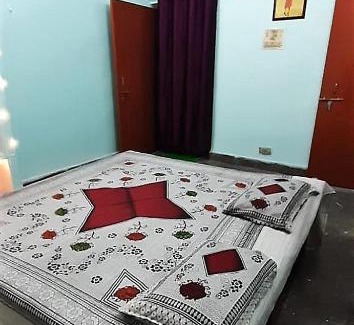 Varanasi House | Cozy Guest House with Breakfast & Child-Friendly Amenities