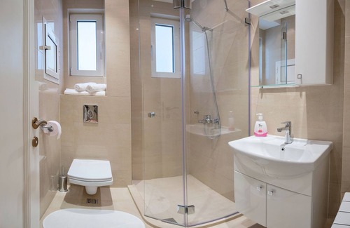 Sofia City Center Bed & Breakfast | Guest House 32: Eco-Friendly Retreat with Spa & Breakfast