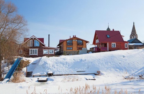 Suzdal House | Guest House 44: Pet-Friendly Retreat with Ocean Views