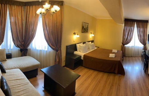 Bytkha House | Affordable Guest House AKS with Pool & 9/10 Review Score
