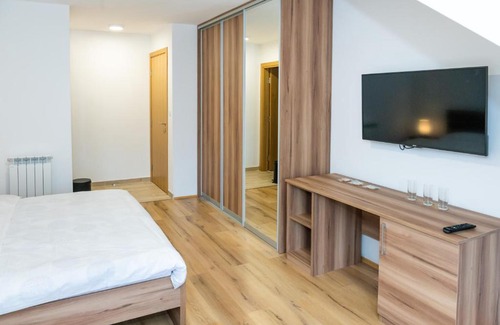 Kolasin House | Exceptional Guest House Alte - Child-Friendly Retreat Awaits