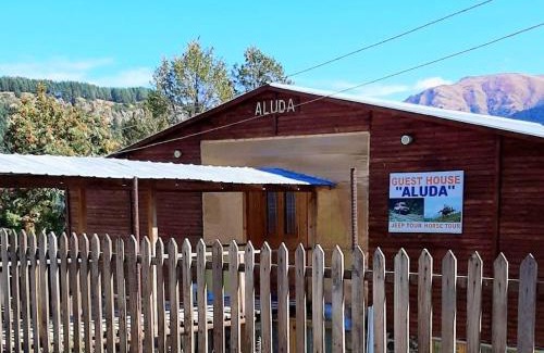Omalo House | Top-Rated Guest House ALUDA with Breakfast & Accessibility