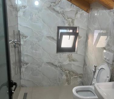 Sakës House | Oceanfront Guest House Andersoni with Family-Friendly Amenities
