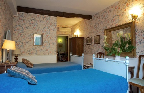 Trastevere House | Guest House Arco dei Tolomei: Top-Rated Stay with Dining