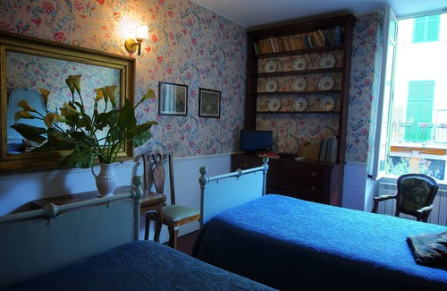 Trastevere House | Guest House Arco dei Tolomei: Top-Rated Stay with Dining