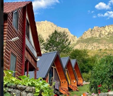 Shale House | Pet-Friendly Guest House Astrit Villi with Breakfast Included