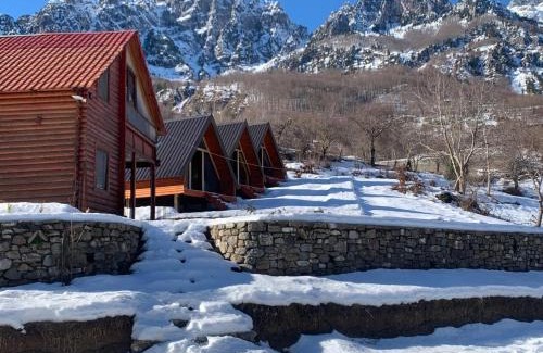 Shale House | Pet-Friendly Guest House Astrit Villi with Breakfast Included