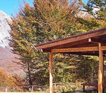 Shale House | Pet-Friendly Guest House Astrit Villi with Breakfast Included
