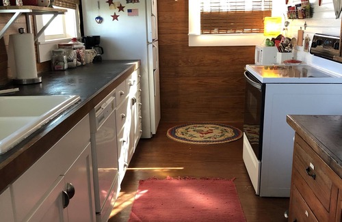 La Grange House | Top-Rated Guest House at the Brown Ranch with Breakfast