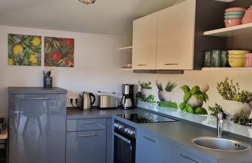Winsen House | Pet-Friendly Guest House with Lake View at Seepark